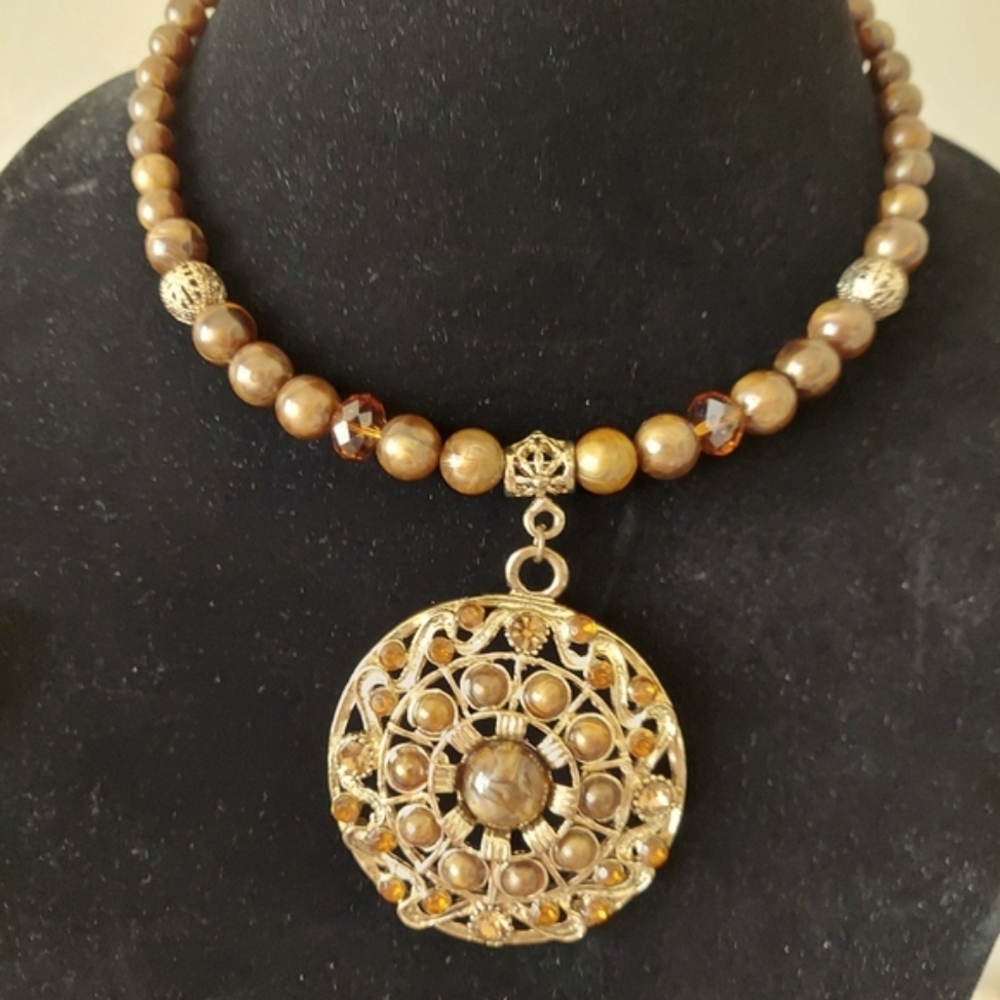 Vntg Necklace Choker Medallion Pendant Amber,Brown,Gtone Beads Antq Goldtone